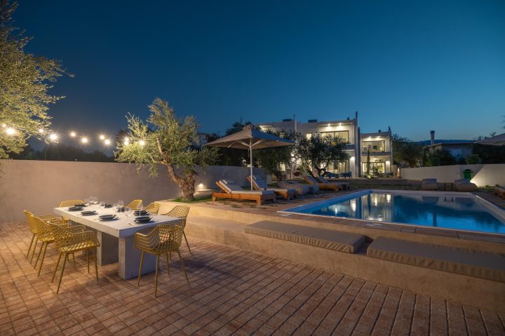 Pool – Exteriors